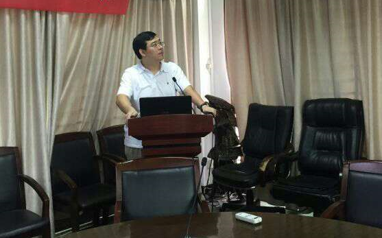 邓晓懿老师在讲座上